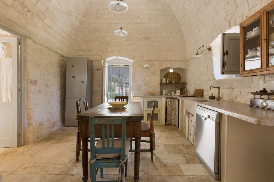 Deluxe Villa, 4 Bedrooms | In-room dining