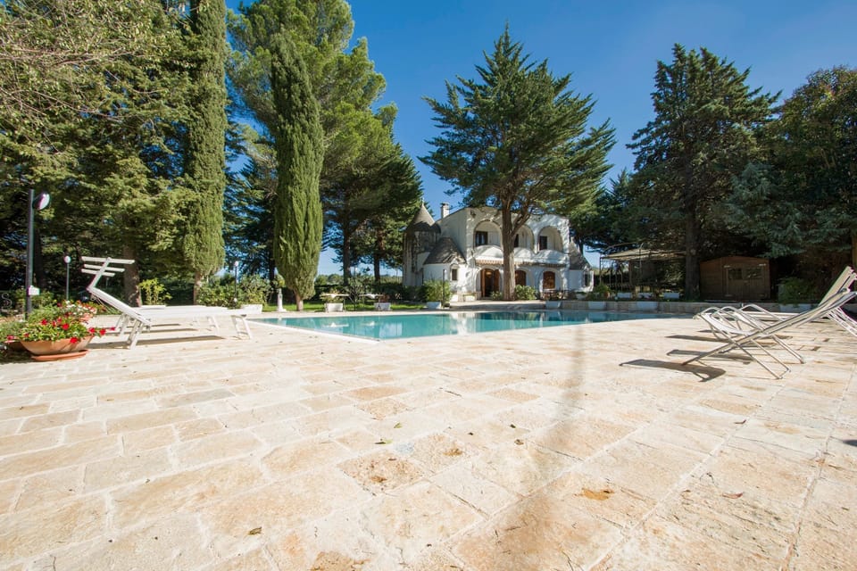 Classic Villa, 4 Bedrooms | Outdoor pool | Seasonal outdoor pool