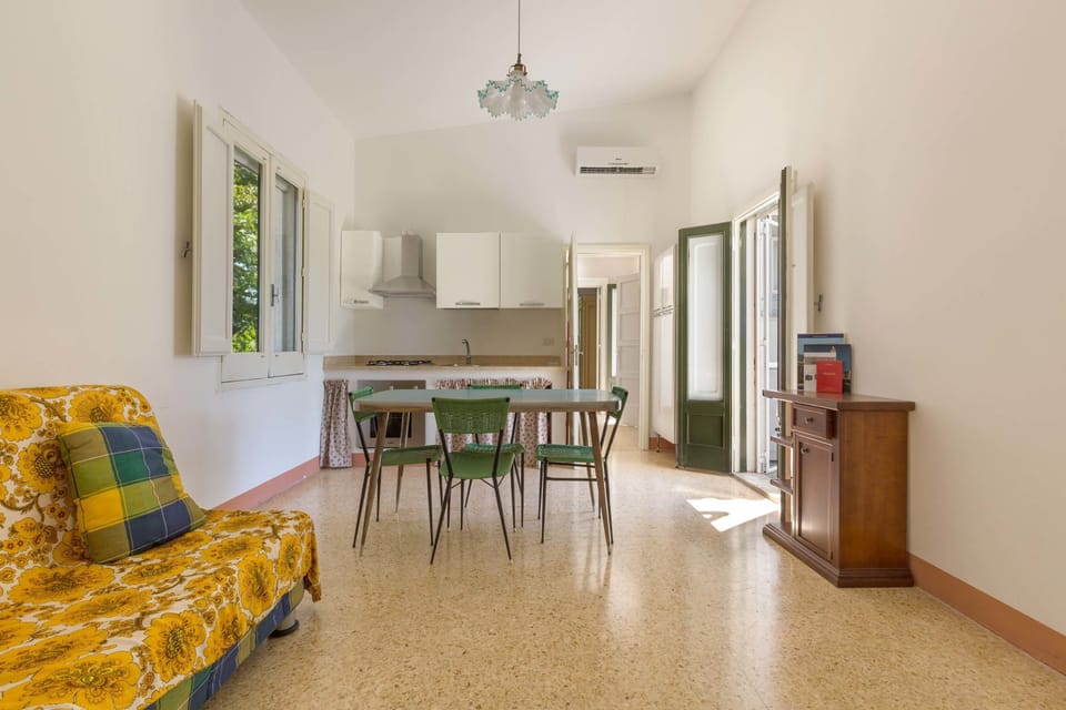 Standard Villa, 4 Bedrooms | In-room dining