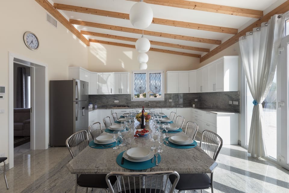Deluxe Villa, 3 Bedrooms | In-room dining