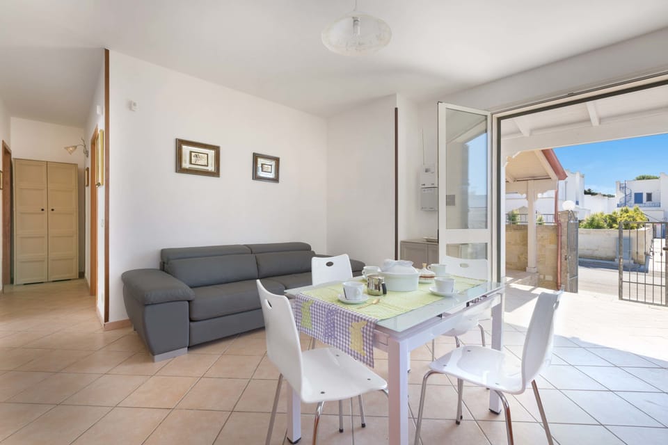 Comfort House, 3 Bedrooms | In-room dining