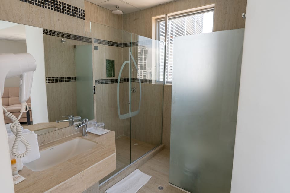 Master Suite Ocean View | Bathroom | Shower, free toiletries, hair dryer, towels