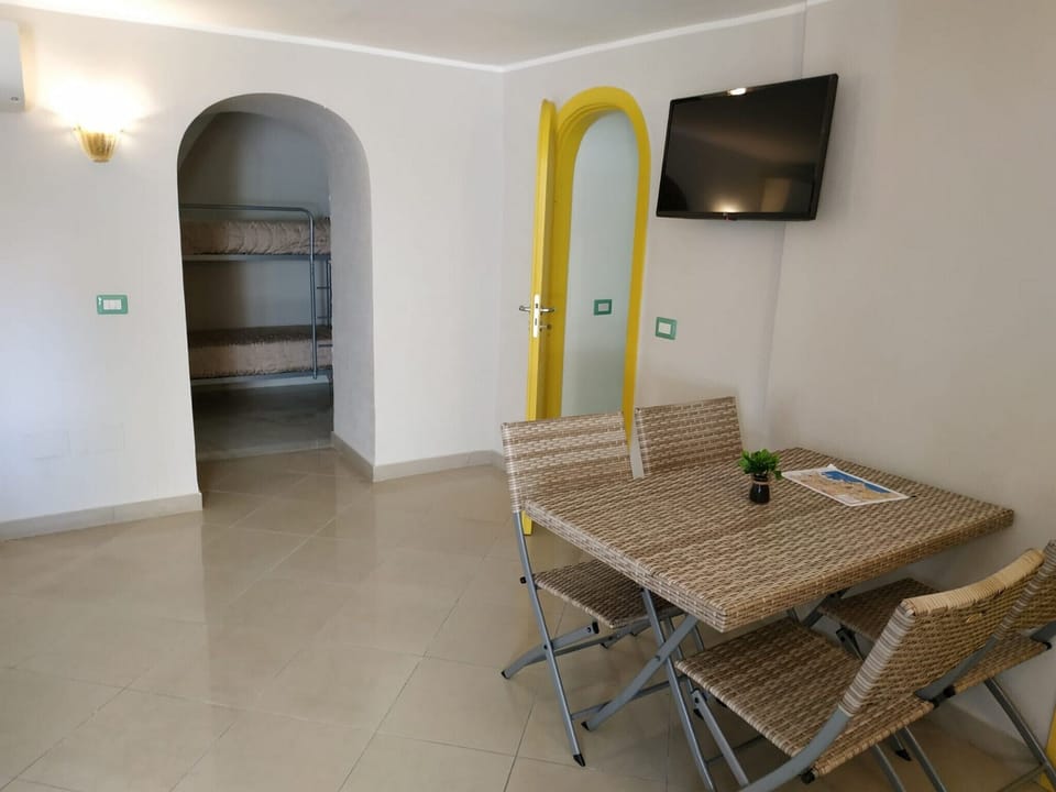 Standard Quadruple Room | In-room safe, desk, WiFi (free), bed sheets