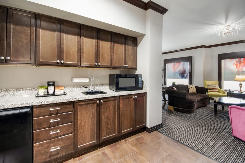 Presidential Suite, 1 King Bed, Non Smoking | Pillowtop beds, in-room safe, desk, blackout drapes