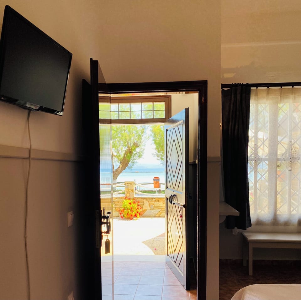 Family Apartment | Blackout drapes, soundproofing, free WiFi, bed sheets