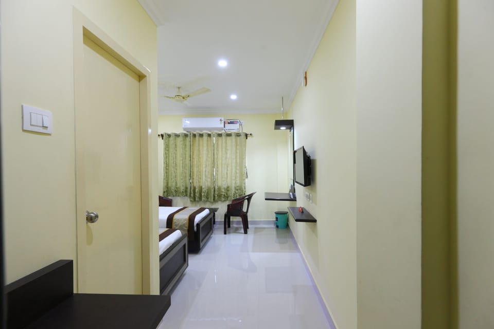 Luxury Twin Room | 1 bedroom, premium bedding, minibar, in-room safe