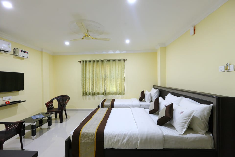 Luxury Suite | 1 bedroom, premium bedding, minibar, in-room safe
