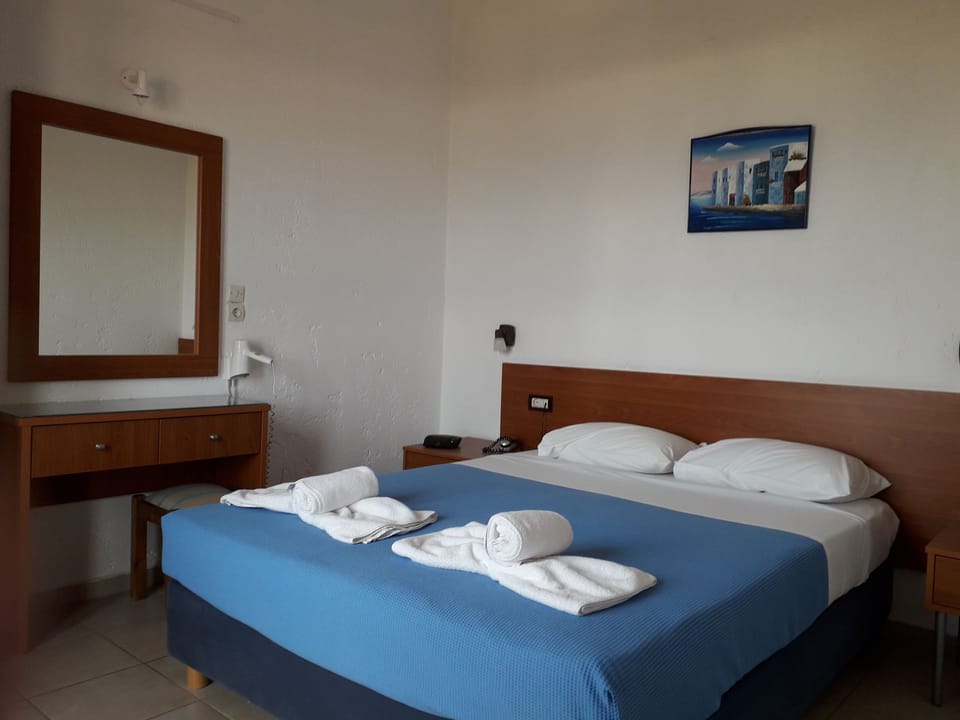 Double Room | In-room safe, blackout drapes, bed sheets