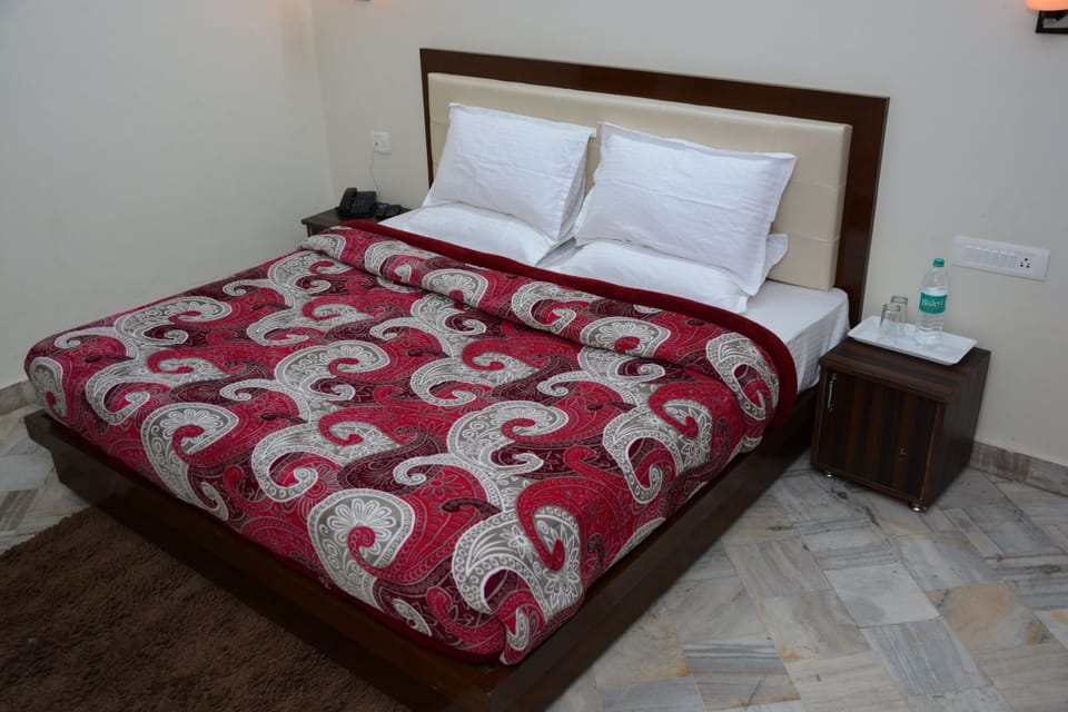 Premium bedding, rollaway beds