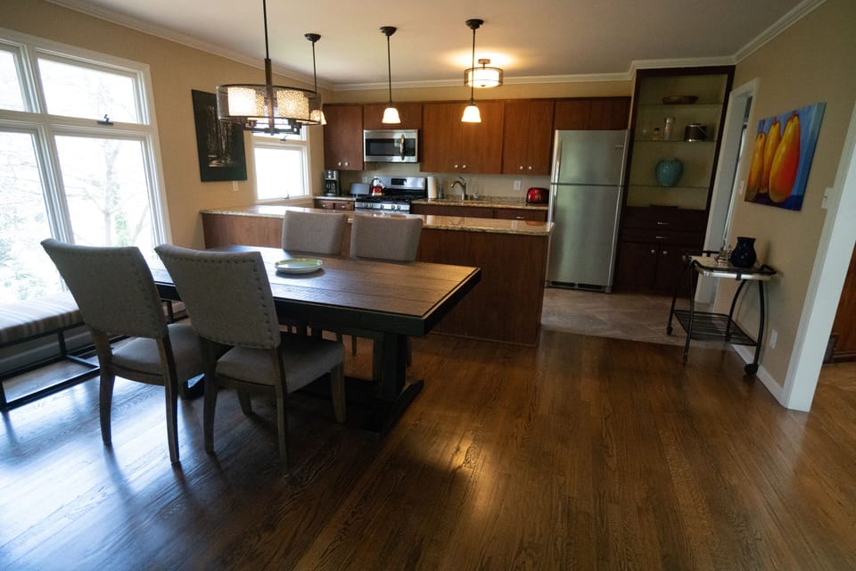 Dining & Kitchen Area