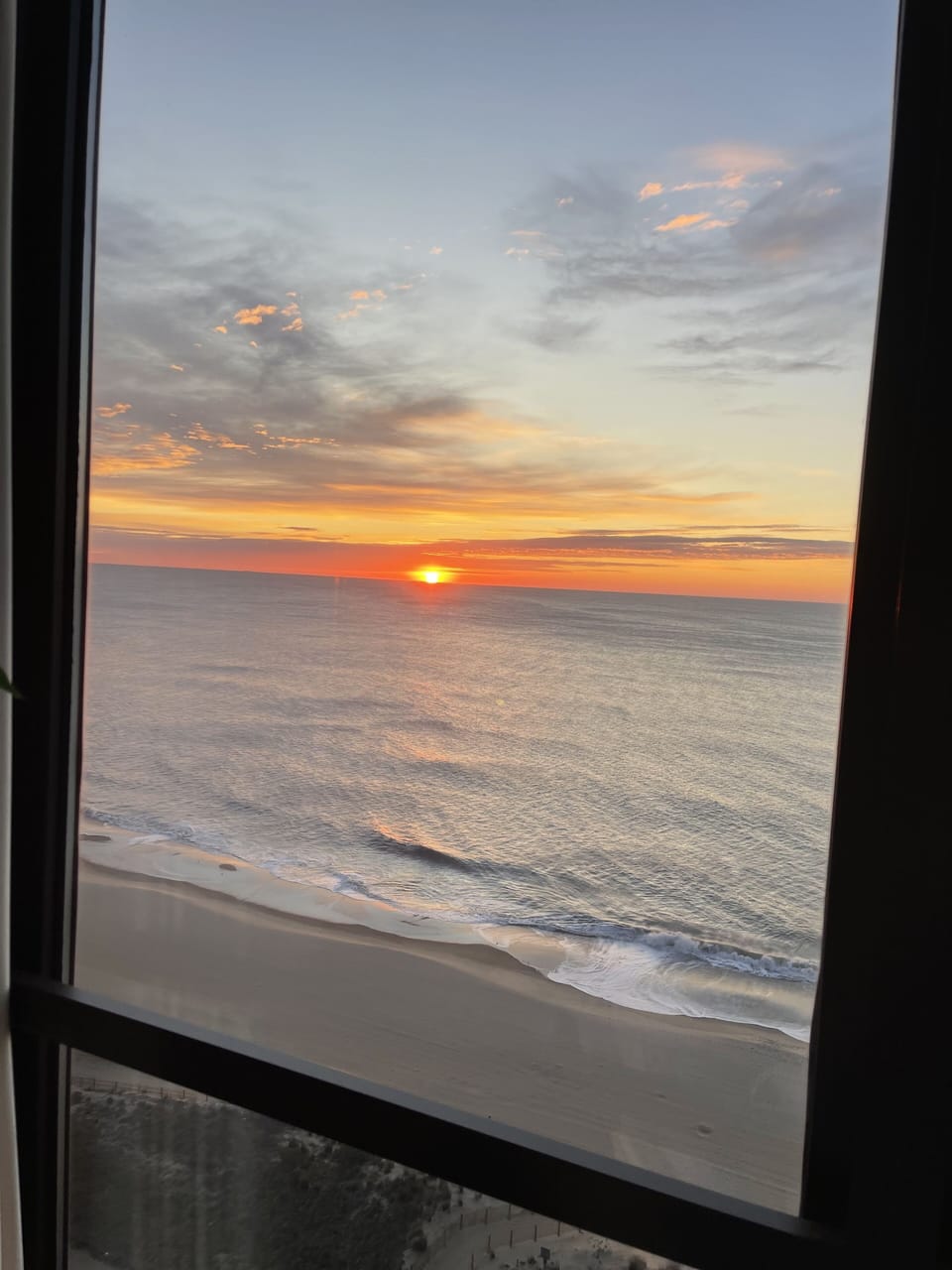 Sunrises From Your King size bed with new PURPLE mattress. Or from YOUR BALCONY.