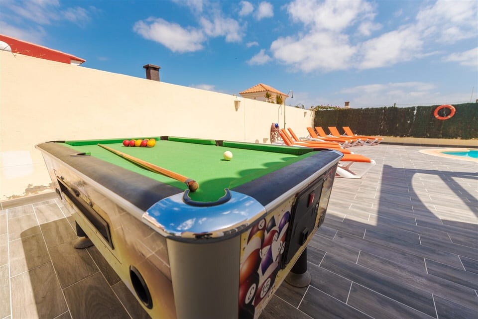 Slate bed pool table