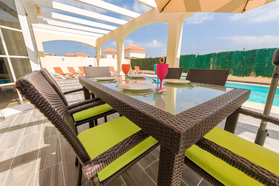 New Terrace area ,250m2 of modern new tiles.