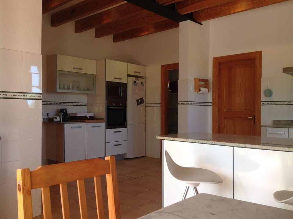 Kitchen with access to the laundry-room, pantry, and full equiped with nespresso