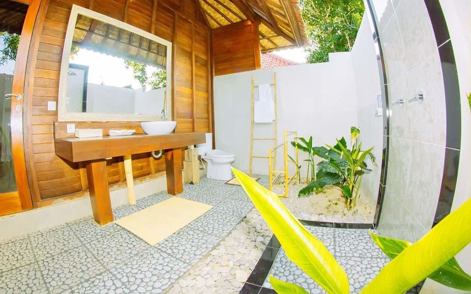 Shower, free toiletries