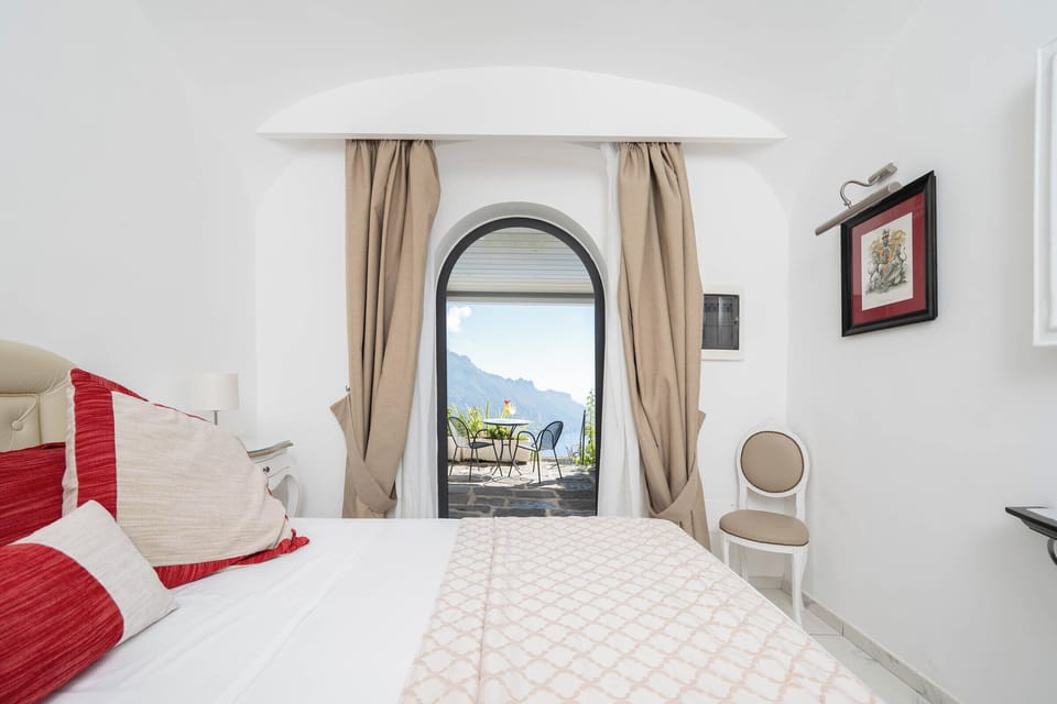 Superior Double Room, Terrace, Sea View | Premium bedding, minibar, in-room safe, desk