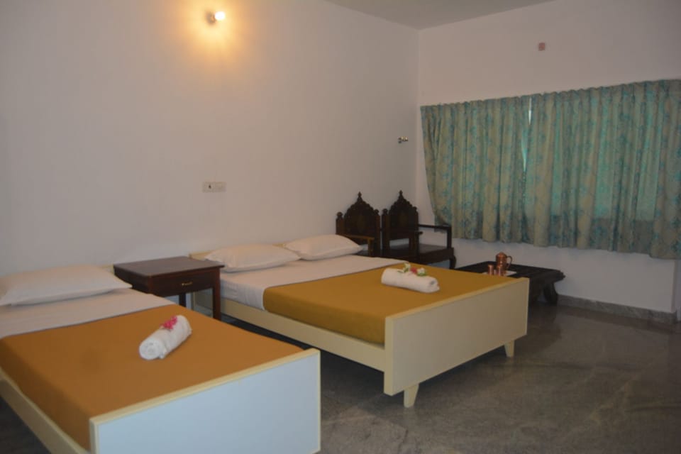 Deluxe Triple Room, 1 Bedroom | Living room | TV