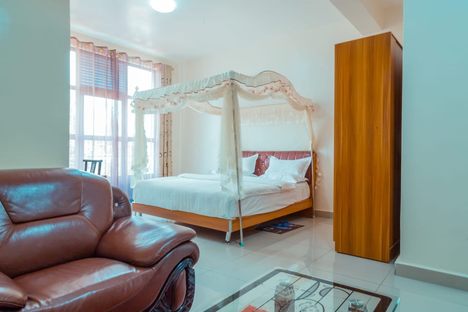 Deluxe Double Room | In-room safe, desk, iron/ironing board, WiFi (free)