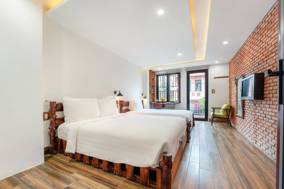 Minibar, blackout drapes, soundproofing, free WiFi