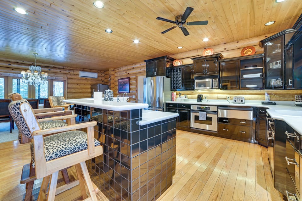 Kitchen | Main Level