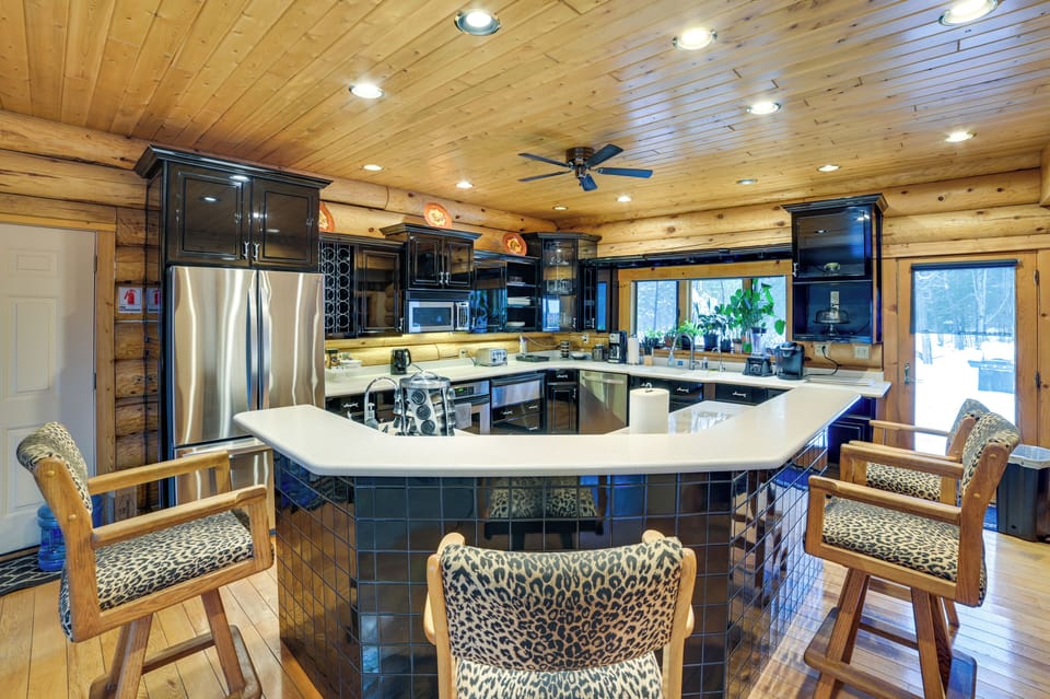 Kitchen | Main Level | Dining Table