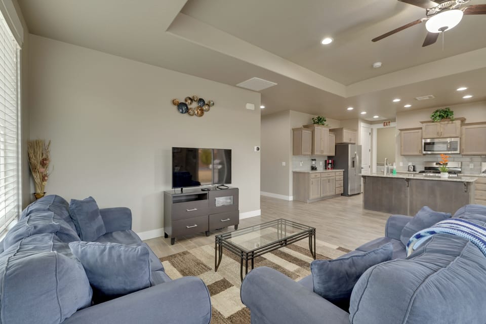 Living Room | Sleeper Sofa | Cable TV