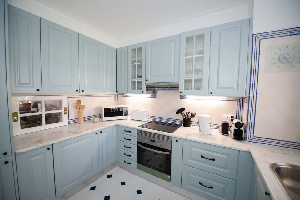 Fully equipped kitchen. Dishwasher. Washing machine. Fridge/freezer. Oven. Hob+