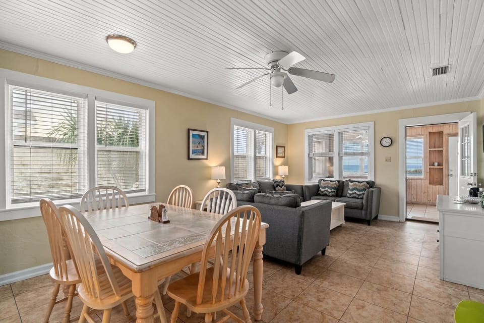 Vintage Accent Dining Room for that Old Florida Charm