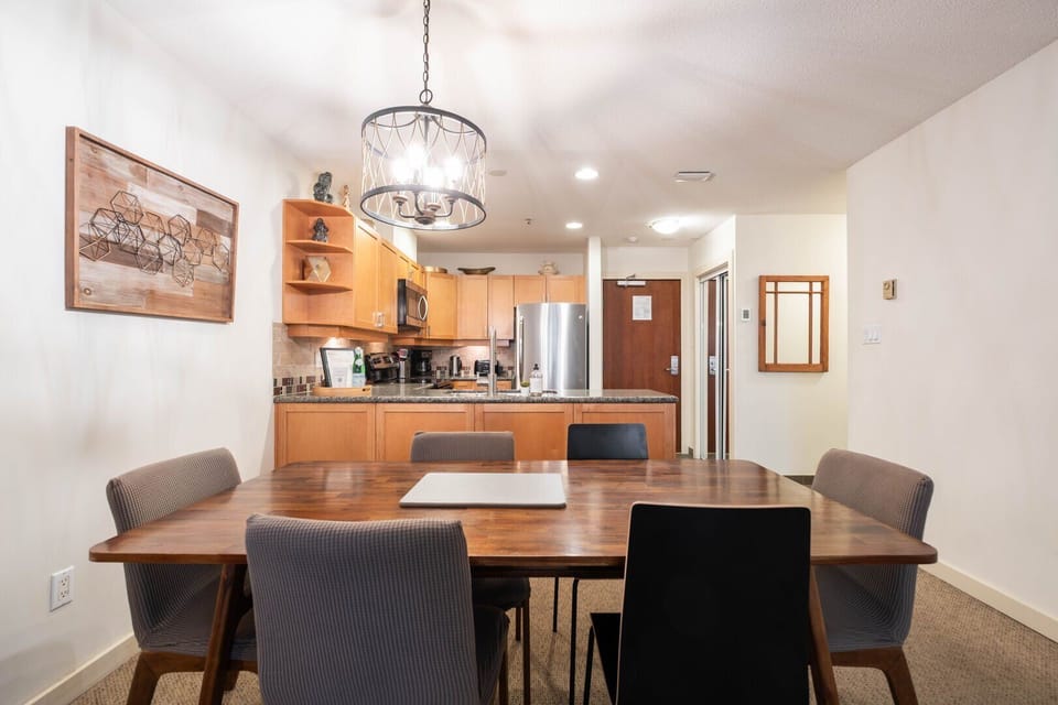 Dining area: Seats six people