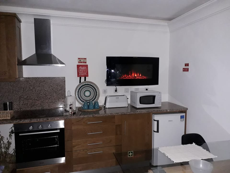 Fridge, microwave, espresso maker, coffee/tea maker