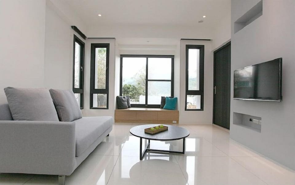 Deluxe Quadruple Room | Desk, blackout drapes, rollaway beds, free WiFi