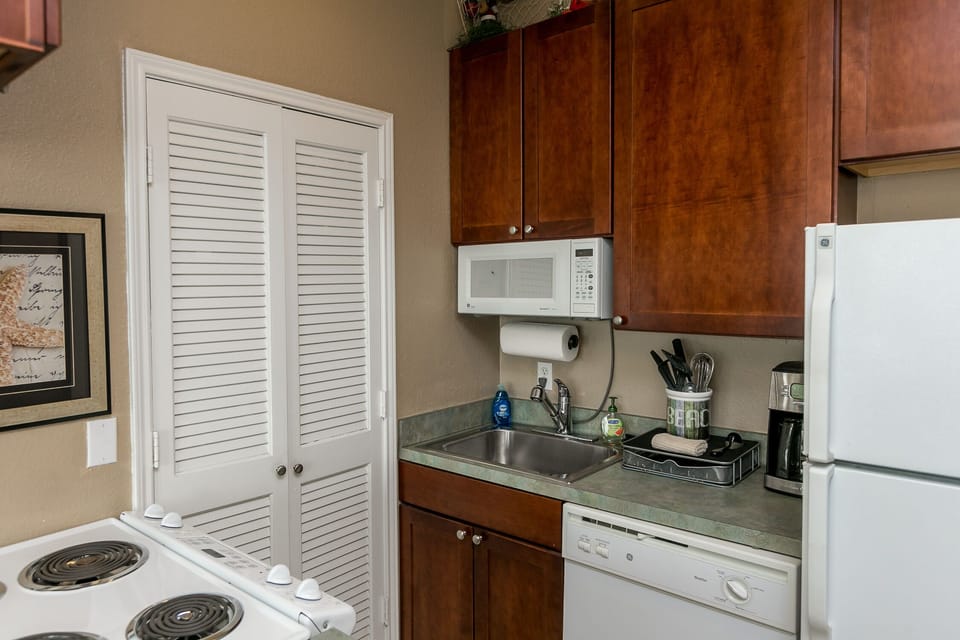 New stainless steel dishwasher and refrigerator not pictured