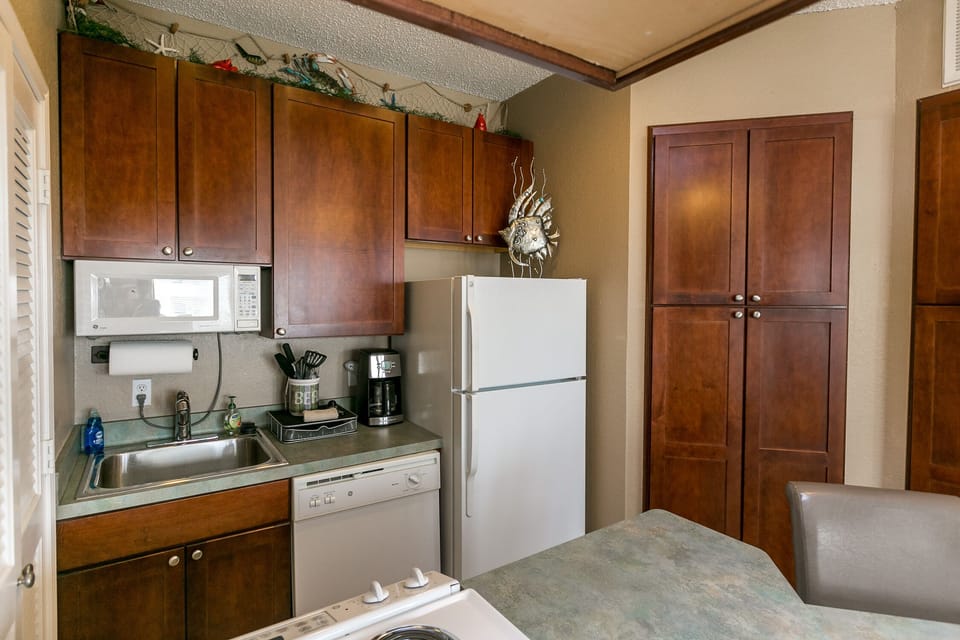 New stainless steel dishwasher and refrigerator not pictured
