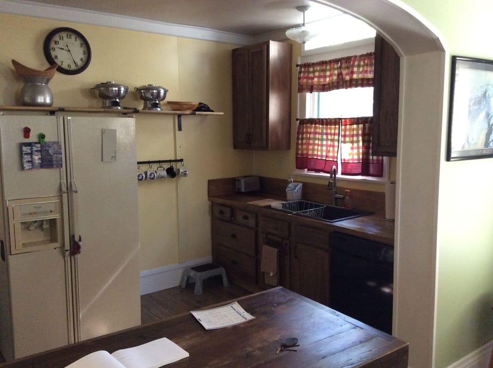 Lots of counter space in the kitchen