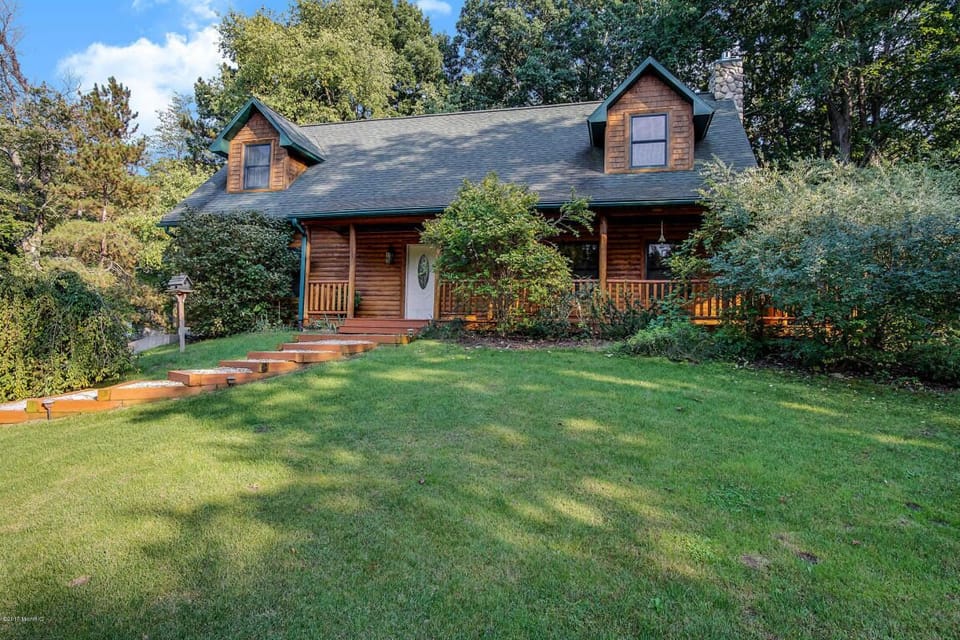 Dream Vacation Home
Front yard