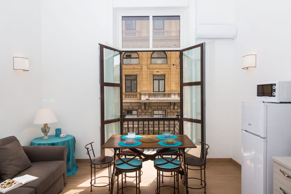 Fully equipped kitchen with table for up to 6 people