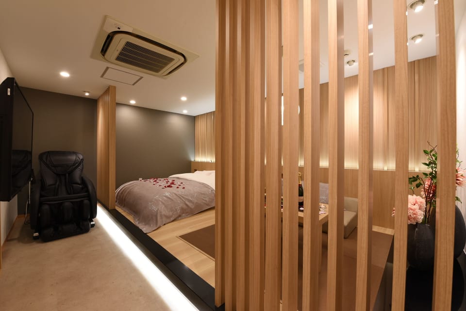 Basic Double Room | Down comforters, minibar, soundproofing, iron/ironing board