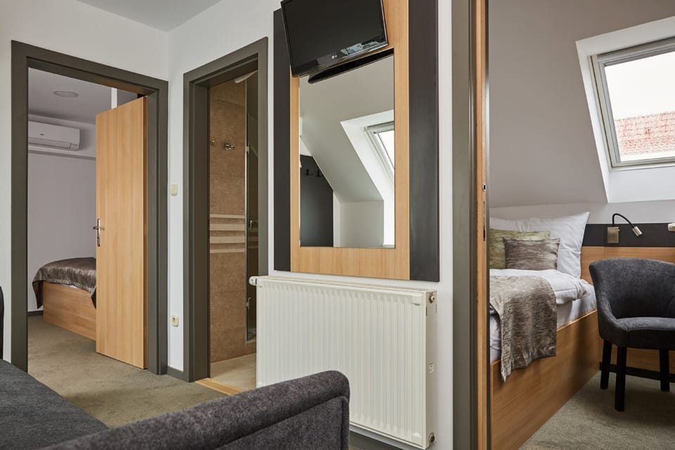 Family Room | Premium bedding, in-room safe, desk, blackout drapes