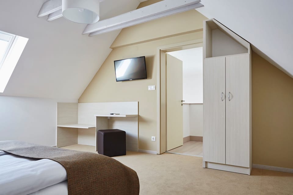 Gallery Studio | In-room safe, desk, blackout drapes, free WiFi