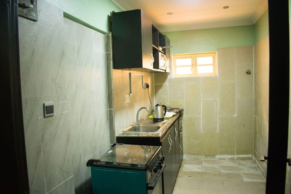 Fridge, cookware/dishes/utensils