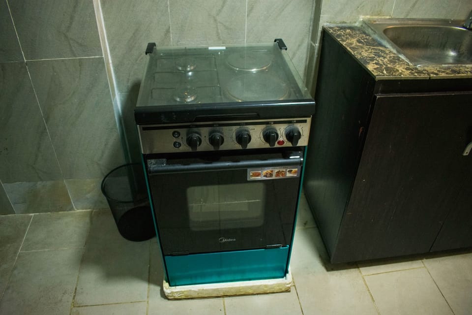 Fridge, cookware/dishes/utensils