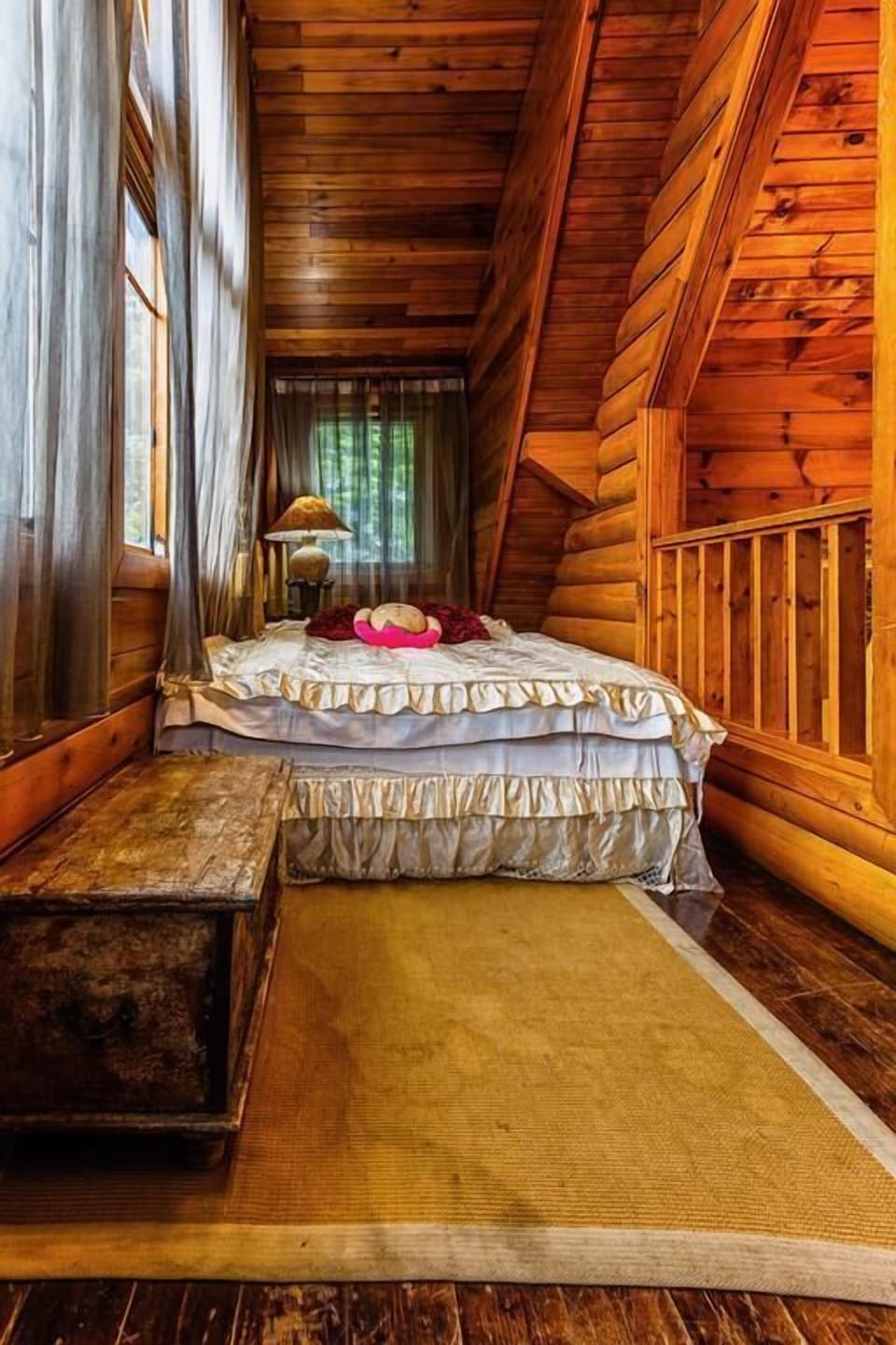 Deluxe Loft, 2 Bedrooms | Desk, free WiFi, bed sheets