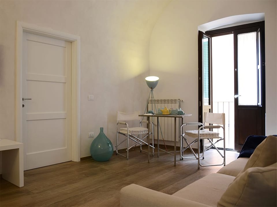Suite, Balcony | Living area | Flat-screen TV