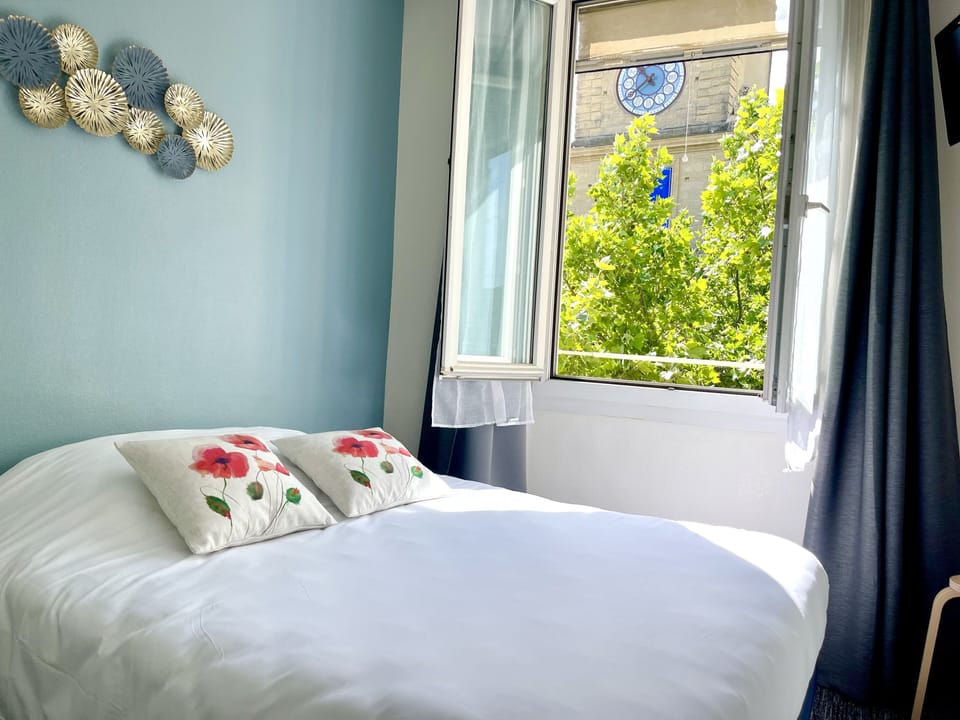 Economy Single Room | Desk, blackout drapes, soundproofing, iron/ironing board