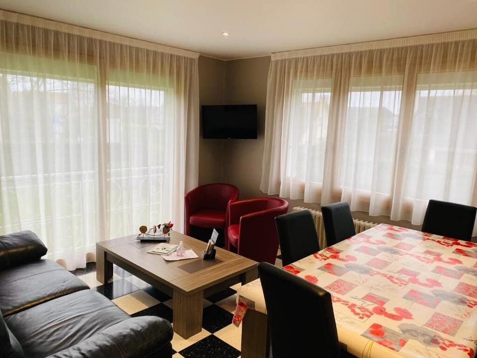 Standard House, 3 Bedrooms, Kitchen | Living area | 81-cm flat-screen TV with digital channels, TV, books