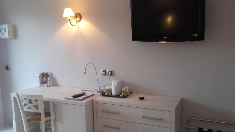 Standard Double Room, Terrace | Room amenity