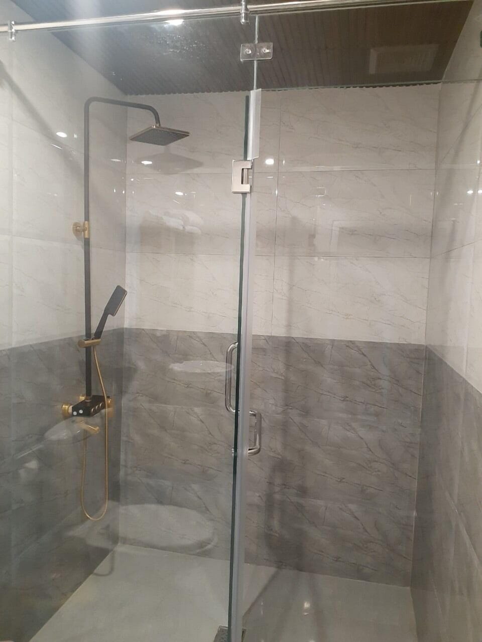 Free toiletries, hair dryer, slippers, bidet