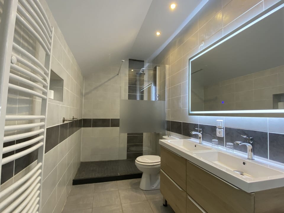 Double Room, Private Bathroom (Chambre Noisette) | Bathroom