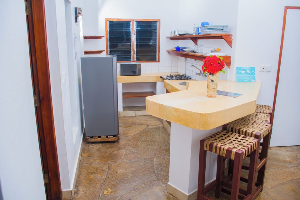Luxury Cottage, 2 Bedrooms | Private kitchenette | Fridge, microwave, stovetop, coffee/tea maker