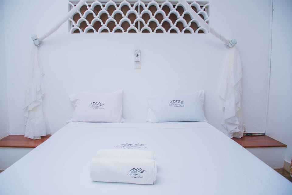 Luxury Cottage, 2 Bedrooms | Desk, iron/ironing board, free WiFi, bed sheets